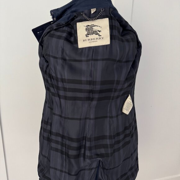 Burberry Navy Double-Breasted Trench Coat Size M / US 6 / Burberry Size 8 - Picture 8 of 16